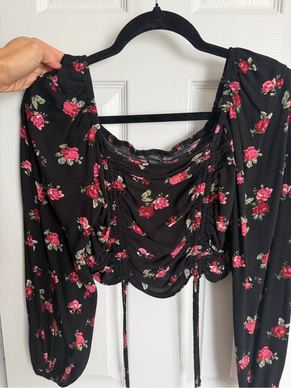 wild fable Black Floral Ruched Long-Sleeve Crop Top with Pink Roses